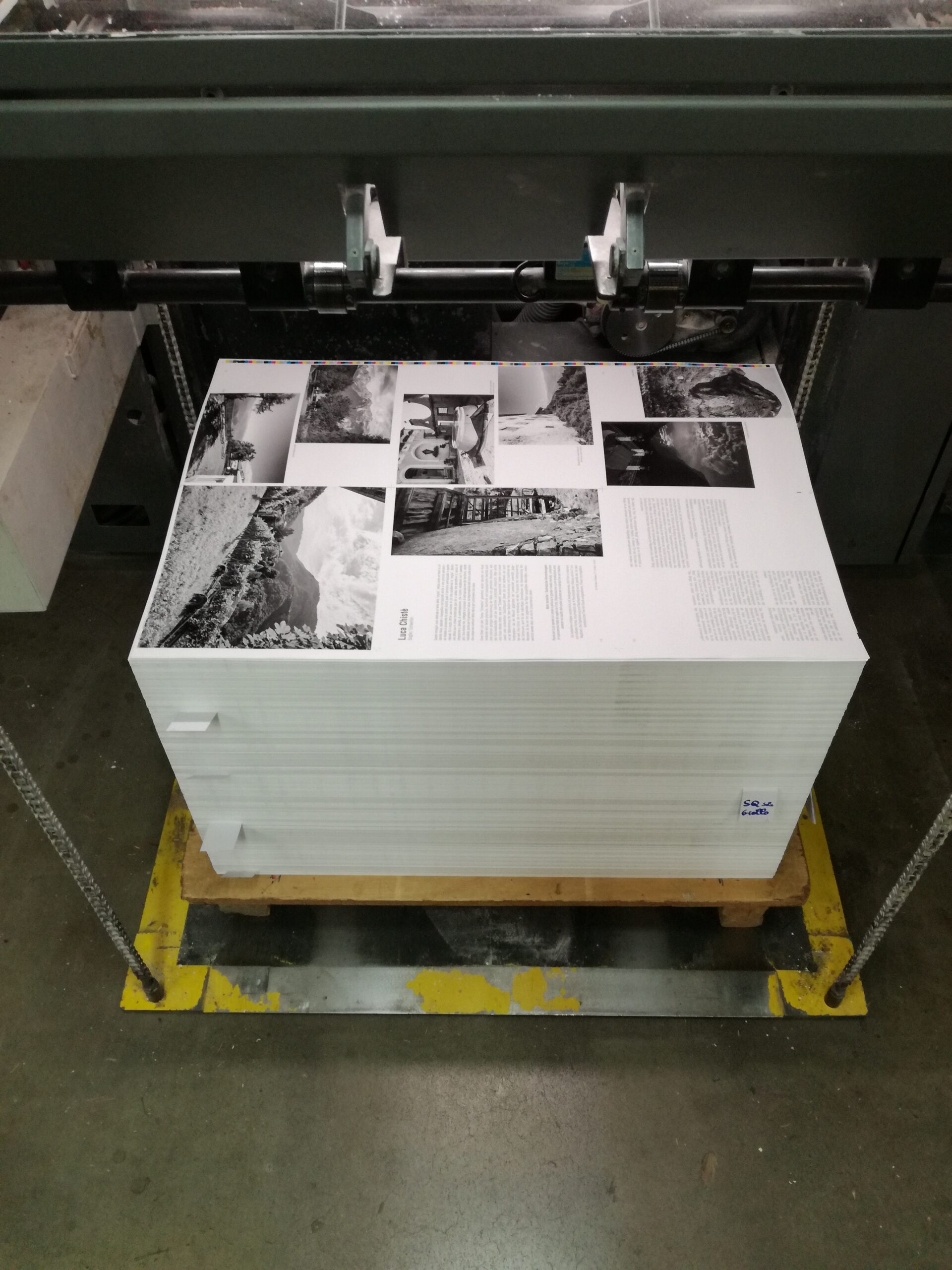 Come scegliere la carta giusta per ogni progetto di stampa: i consigli del tipografo